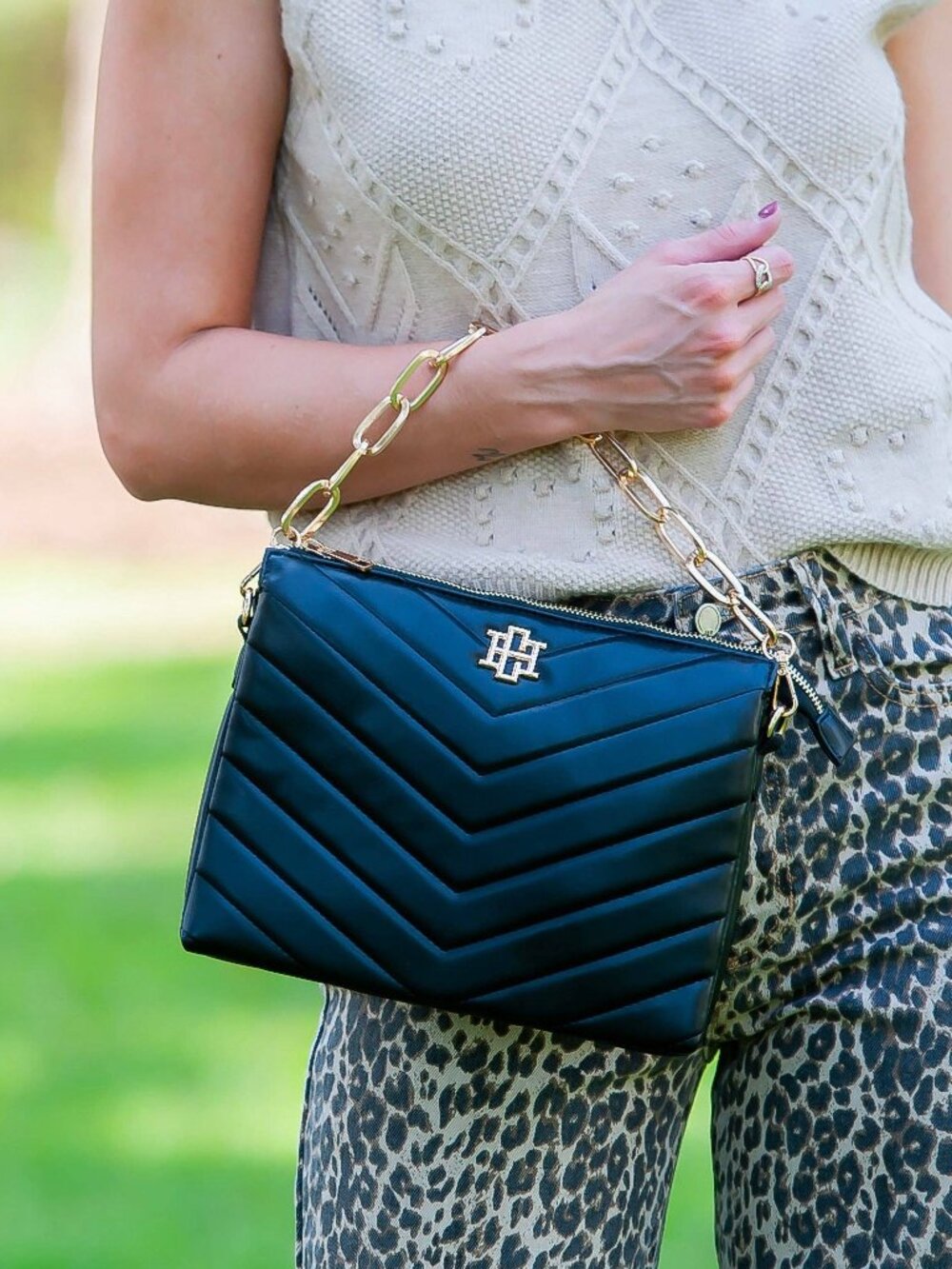 Ariana Crossbody Black V Quilt